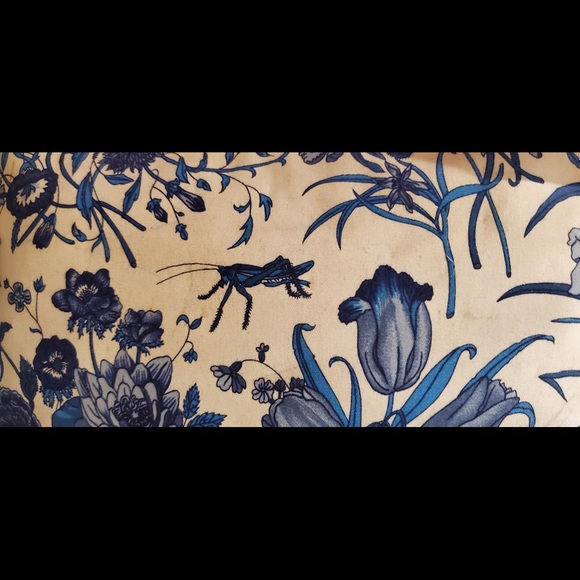 RARE Gucci blue & cream shoulder bag Gucci Italy & Crest on left - Picture 5 of 16